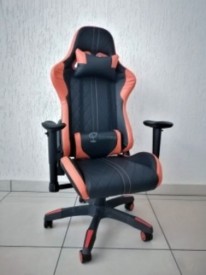 Кресло геймерское Barneo K-52 (черная экокожа оранжевые вставки) в Красноуральске - krasnouralsk.ok-mebel.com | фото 1