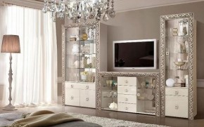 Витрина 2-ств. для посуды  Тиффани Premium слоновая кость/серебро (ТФВ3-2С(П) в Красноуральске - krasnouralsk.ok-mebel.com | фото 2